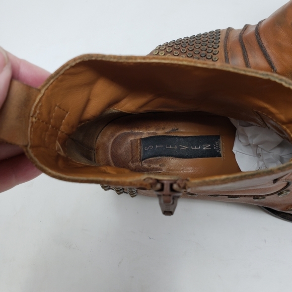 Steven By Steve Madden tan leather boots with brass rivets size 36 - Picture 12 of 13
